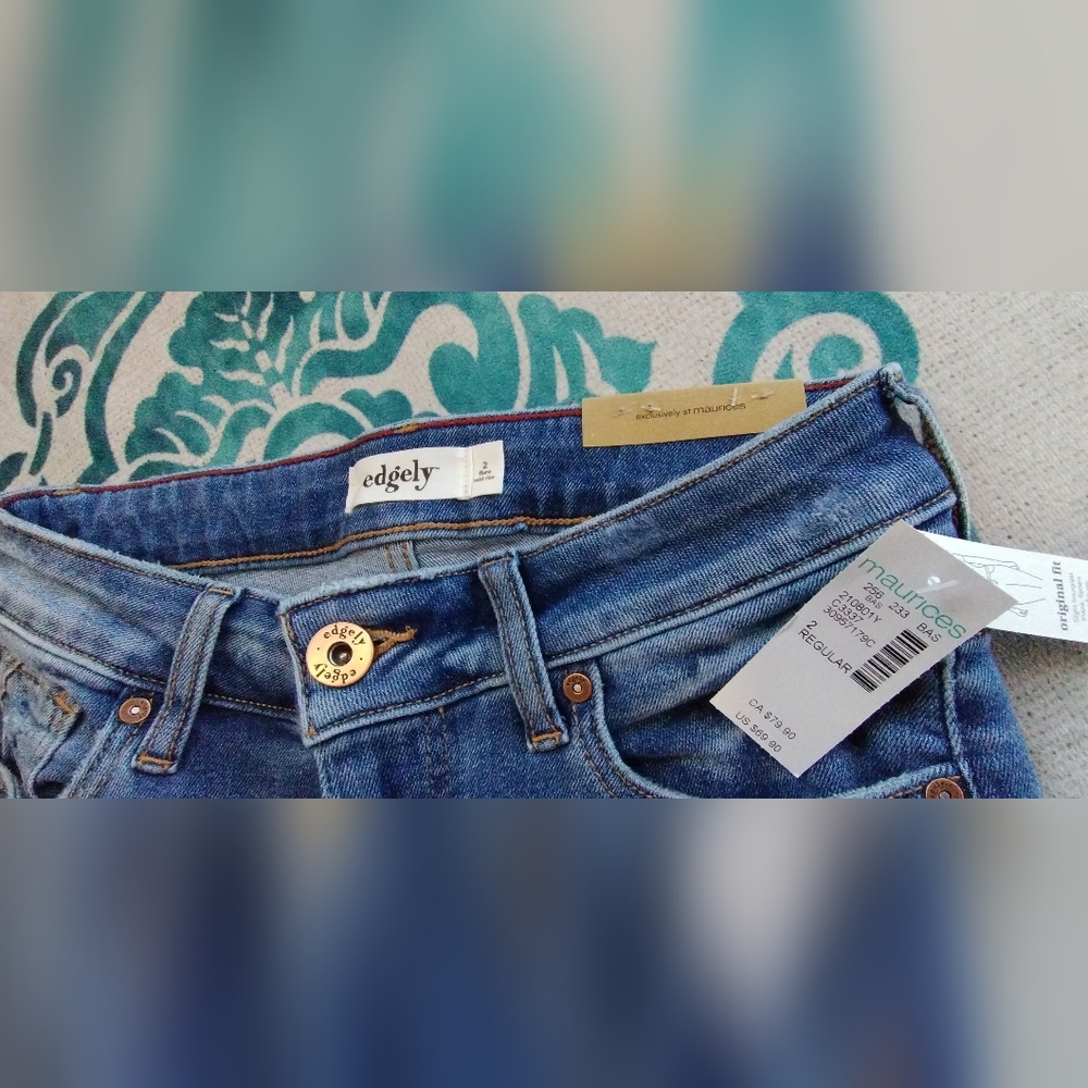 NWT Edgely Mid Rise Flare Jeans In Size 2 - Picture 5 of 8